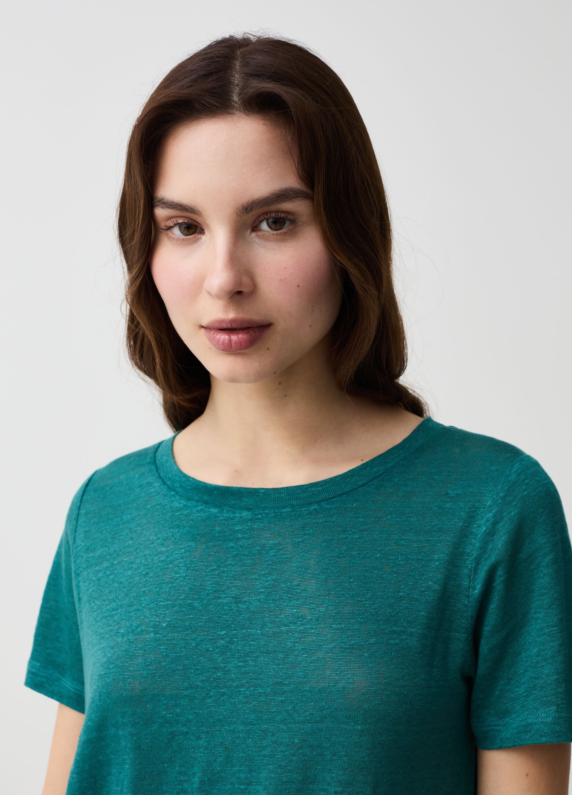 Linen T-shirt with round neck