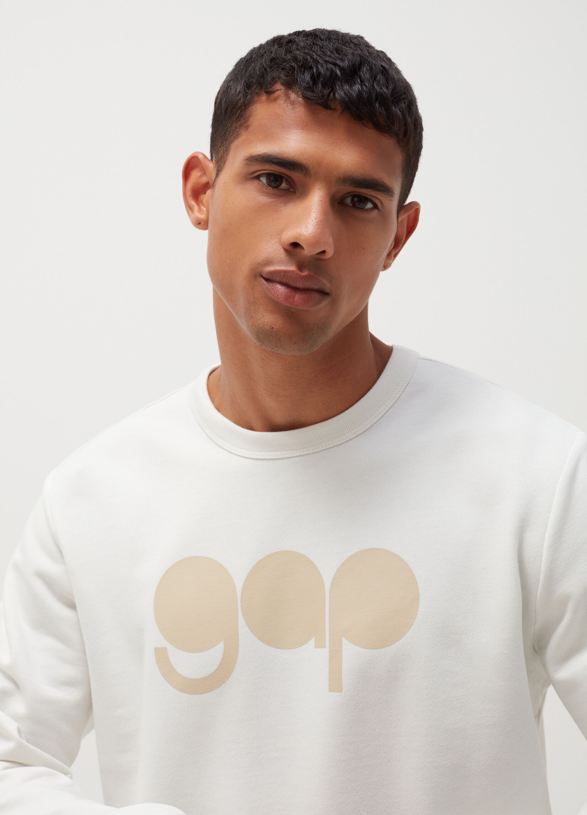 Sweatshirt with round neck and logo print