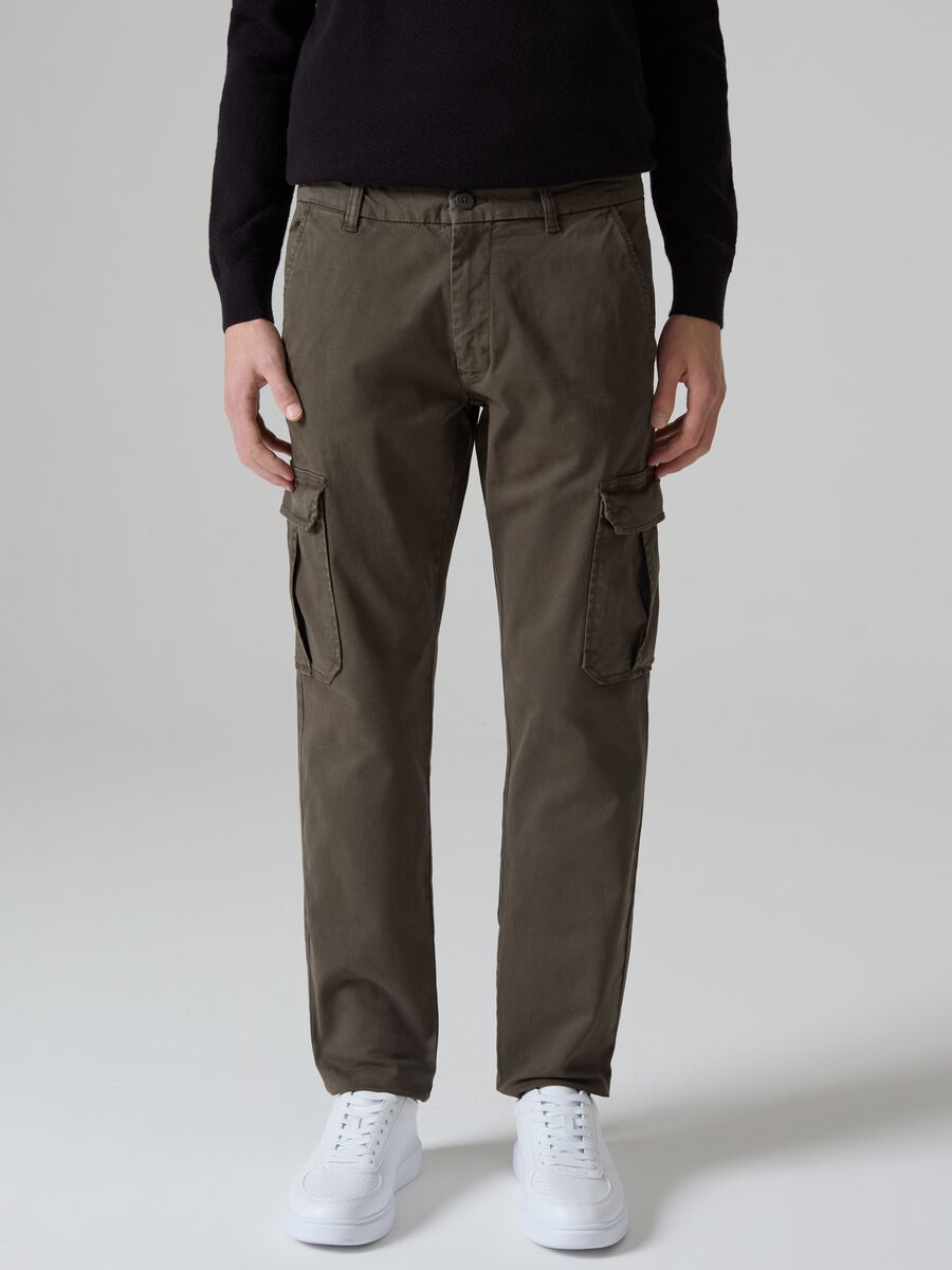 Pantalone chino cargo in cotone stretch_1