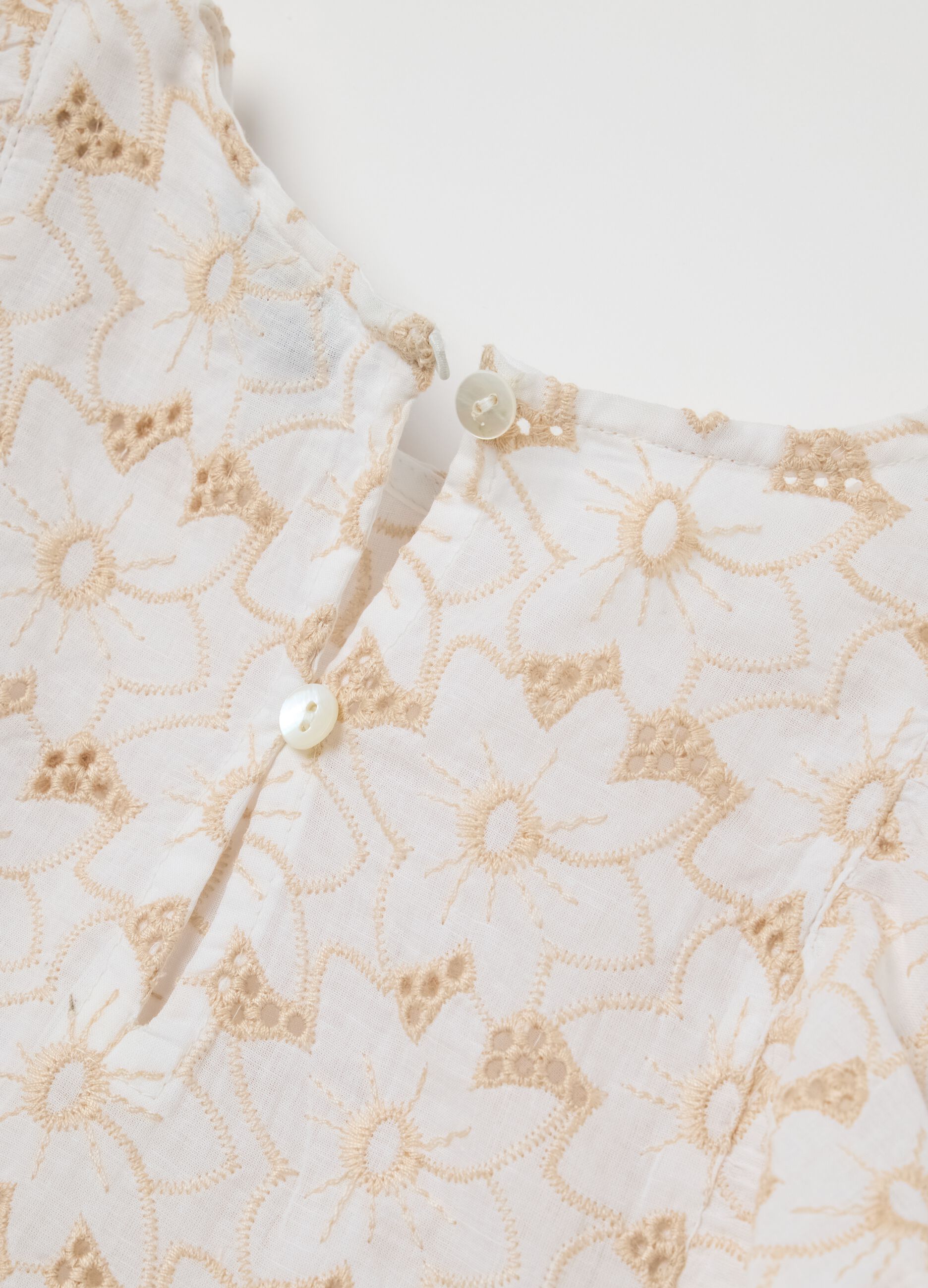 Sleeveless blouse in floral cotton