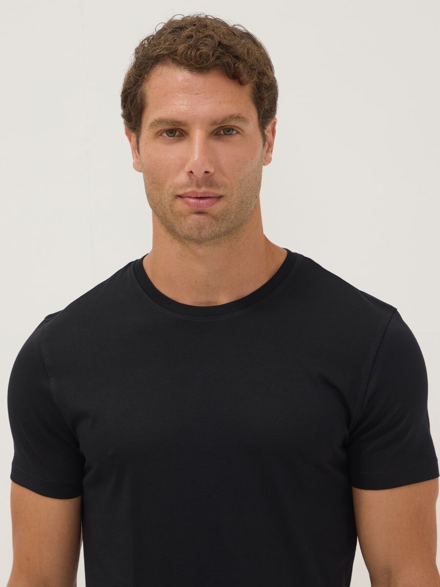 Black crew-neck T-shirt in pure Supima cotton, regular fit_2