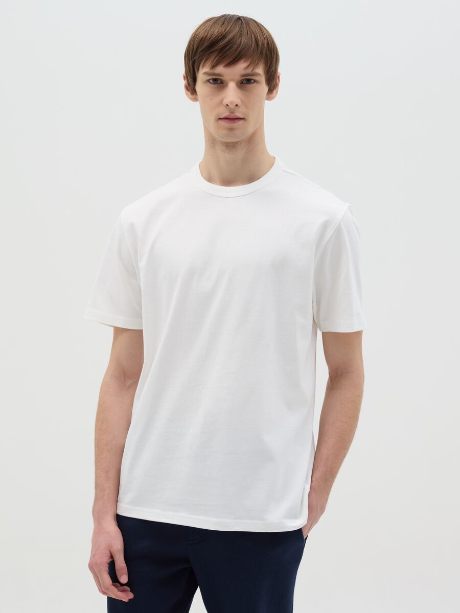 Relaxed-fit T-shirt with round neck_0