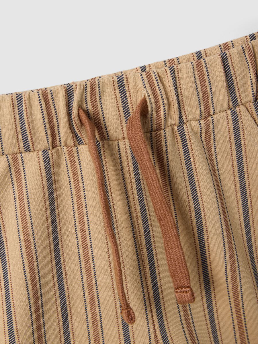 Set maglia shorts in puro cotone multicolor da bimbo con Topolino_2