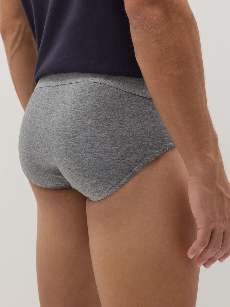 Three-pack briefs with contrasting details_2