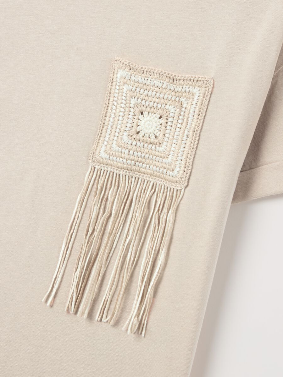 Beige T-shirt with crochet detail_5