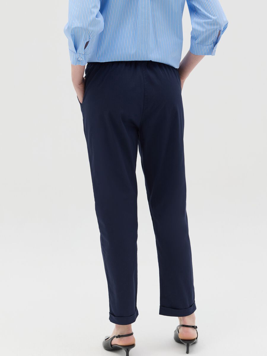 Blue cropped trousers in stretch cotton_3