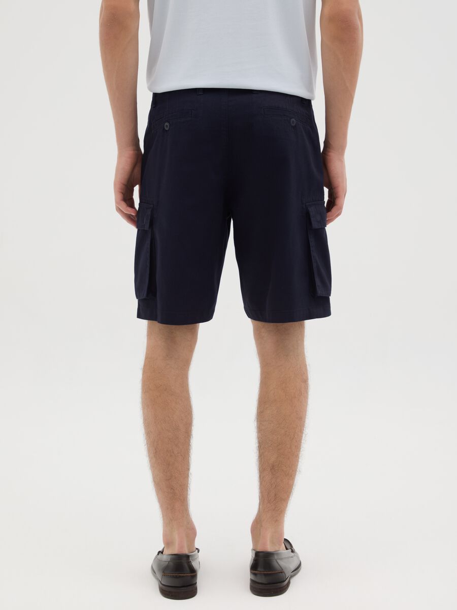 Men's blue cotton cargo shorts, regular fit_3