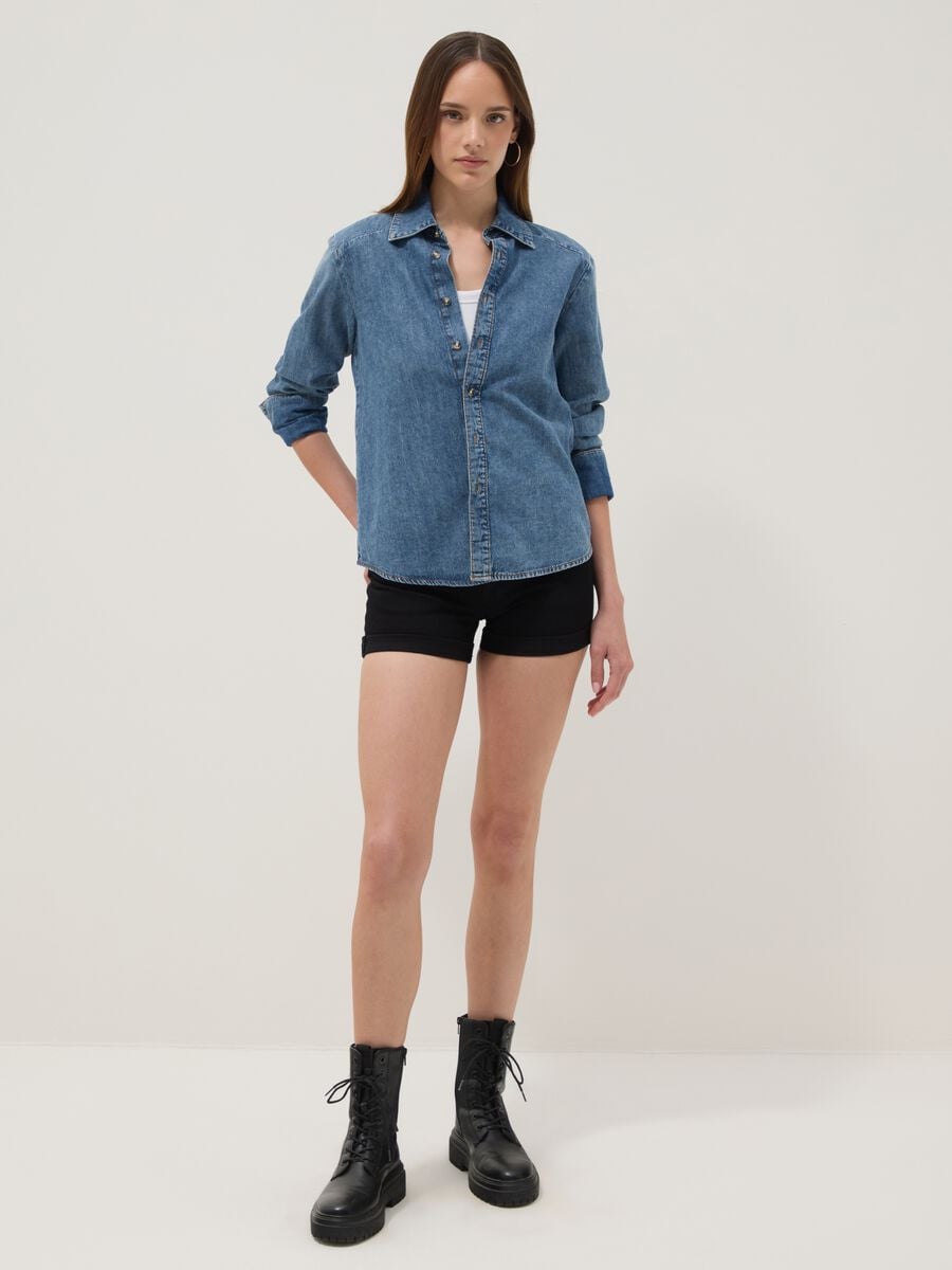 Shorts neri in denim di cotone elasticizzato_1