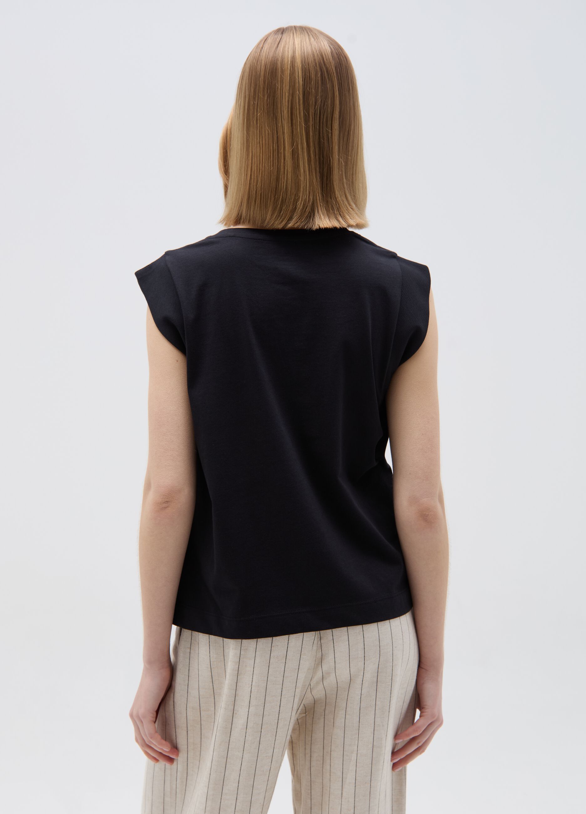 Relaxed-fit sleeveless T-shirt