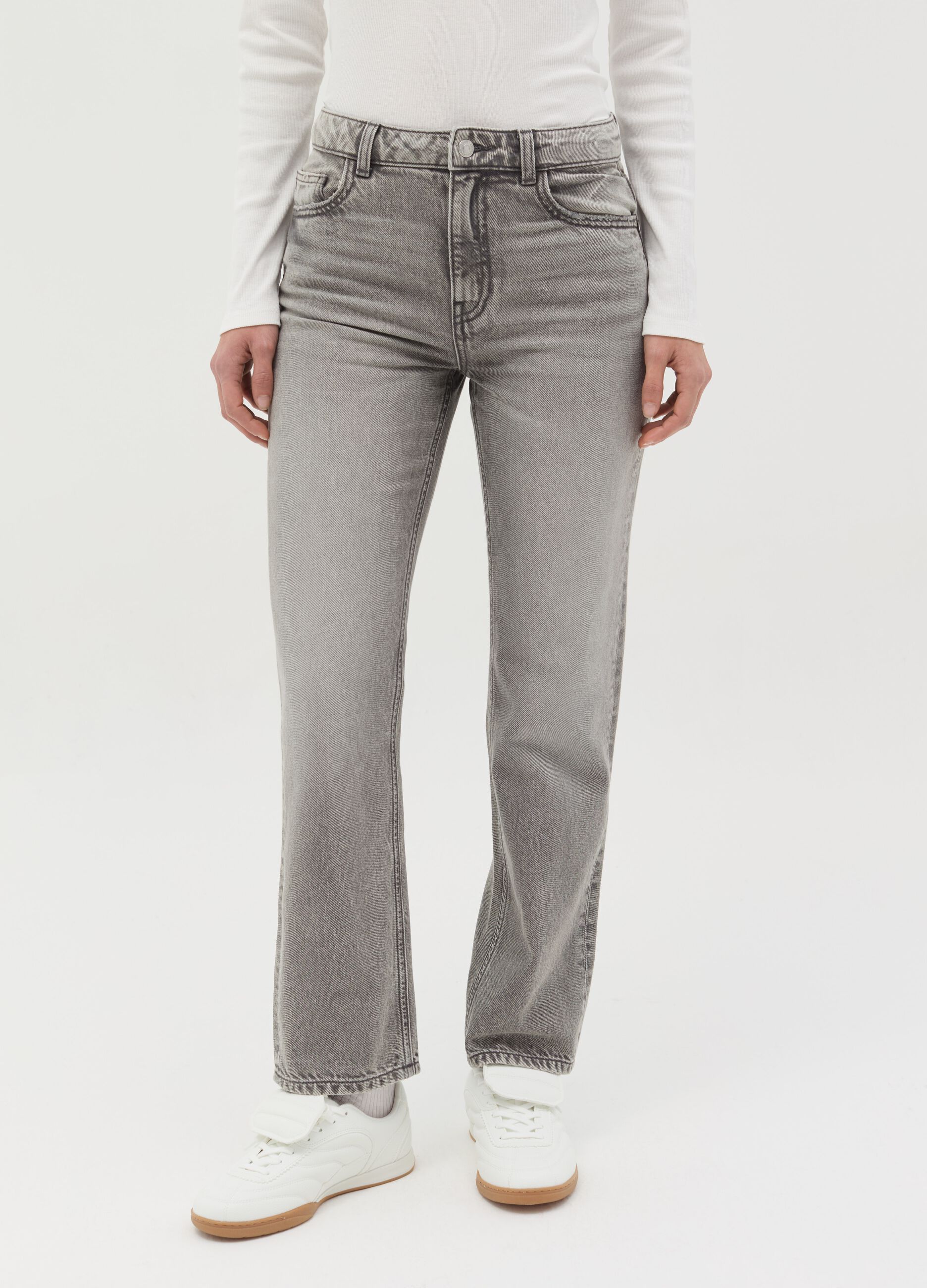 Straight-fit jeans with five pockets