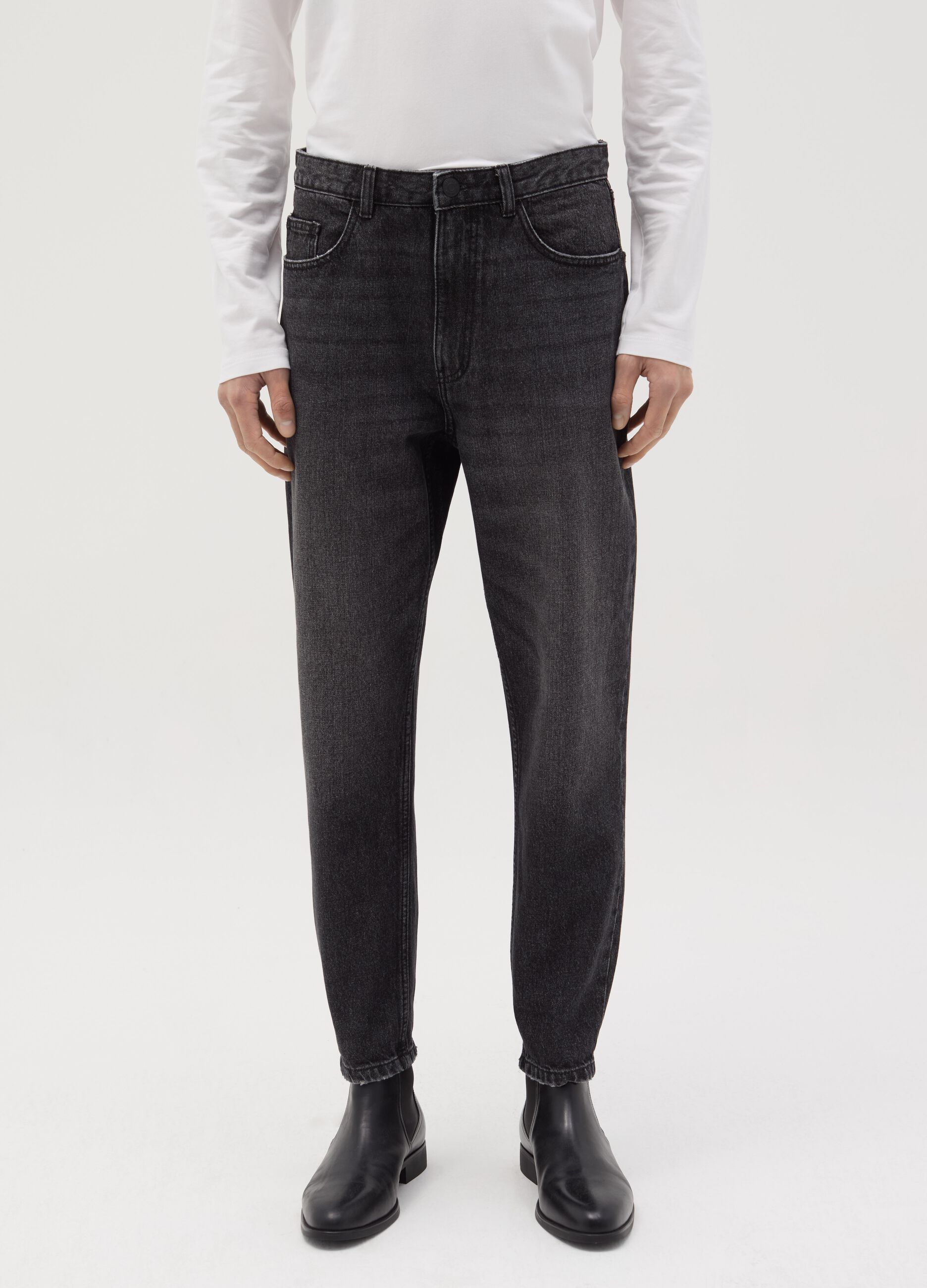 Jeans regular tapered fit con scoloriture
