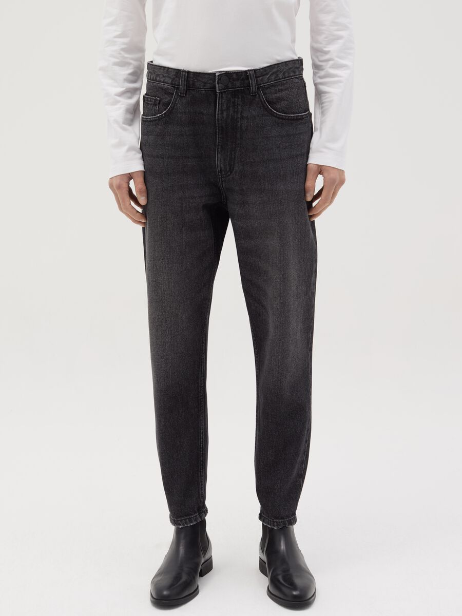 Tapered-fit regular jeans with fading_1