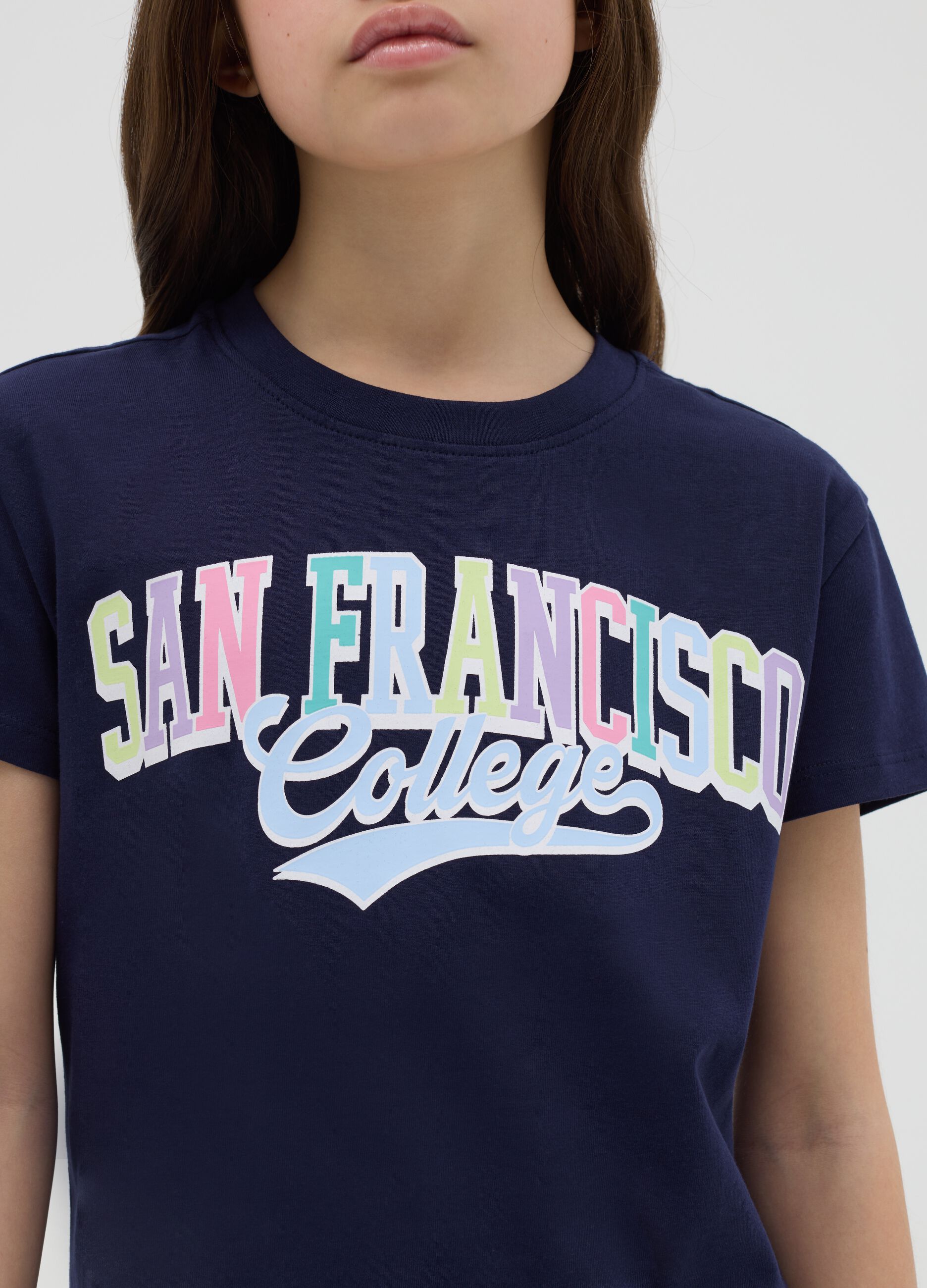 T-shirt nera in cotone con stampa lettering