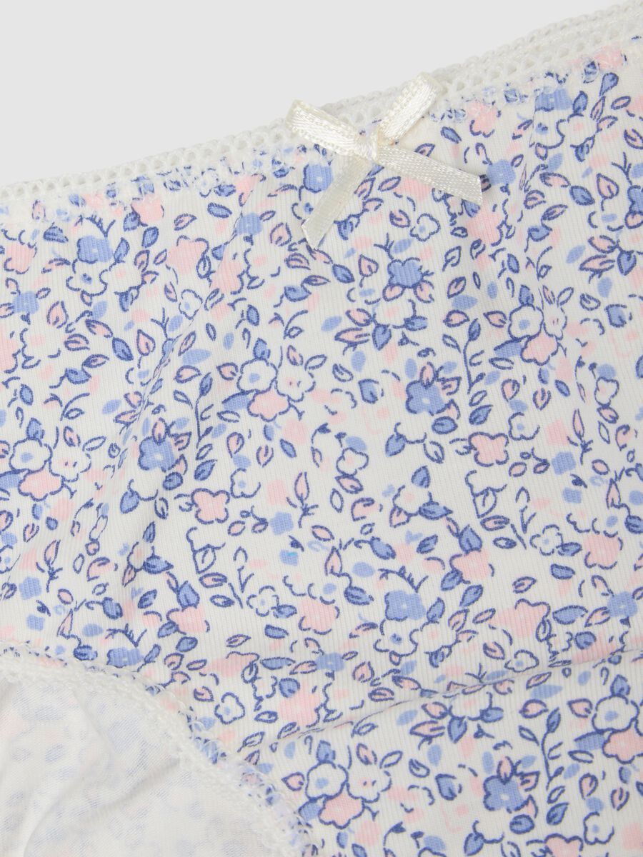 Three-pack multicolour cotton mix baby girl knickers with regular fit_2