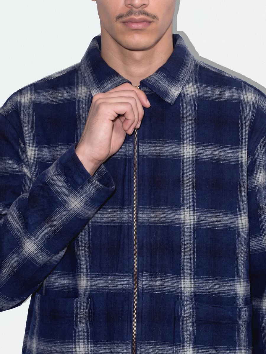 Camicia cropped blu in puro cotone a quadri con zip over fit_2
