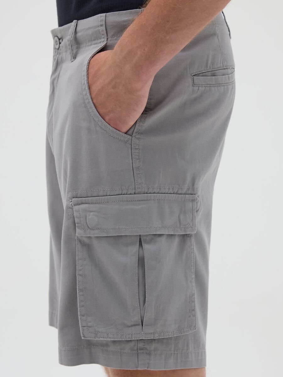 Men's grey regular fit pure cotton Bermuda shorts_2