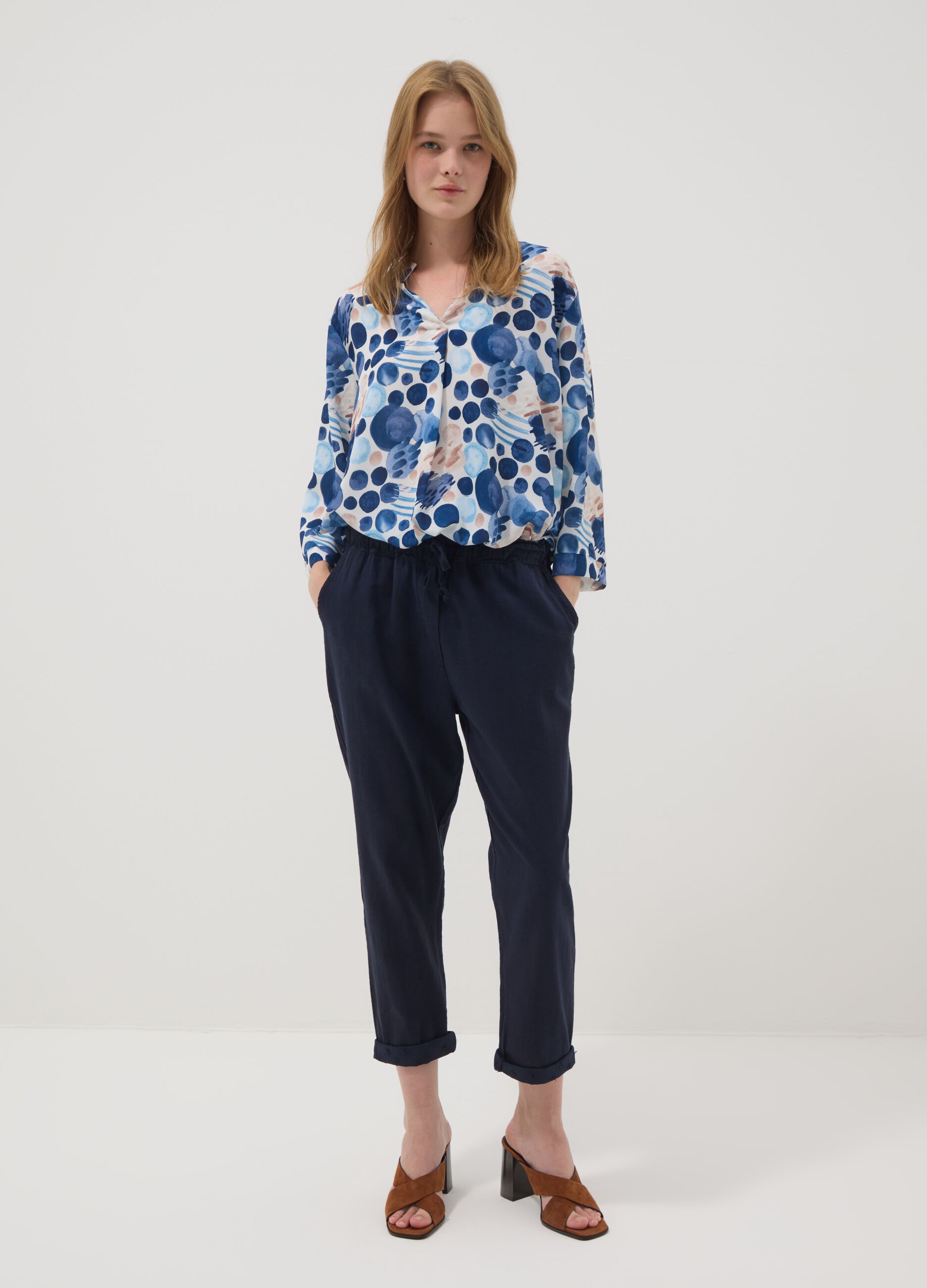 Blue linen and cotton blend trousers