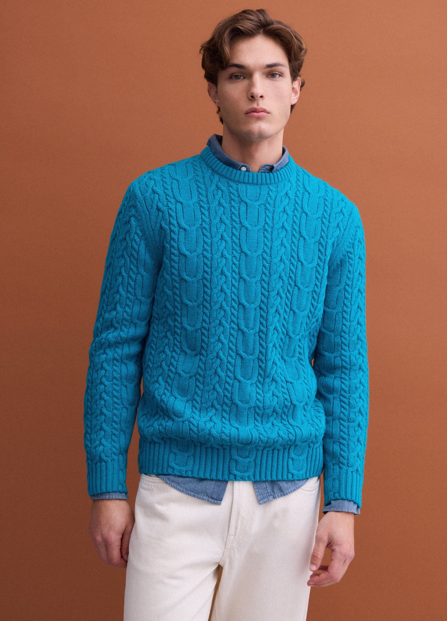 Maglia azzurra girocollo in misto lana con lavorazione jacquard