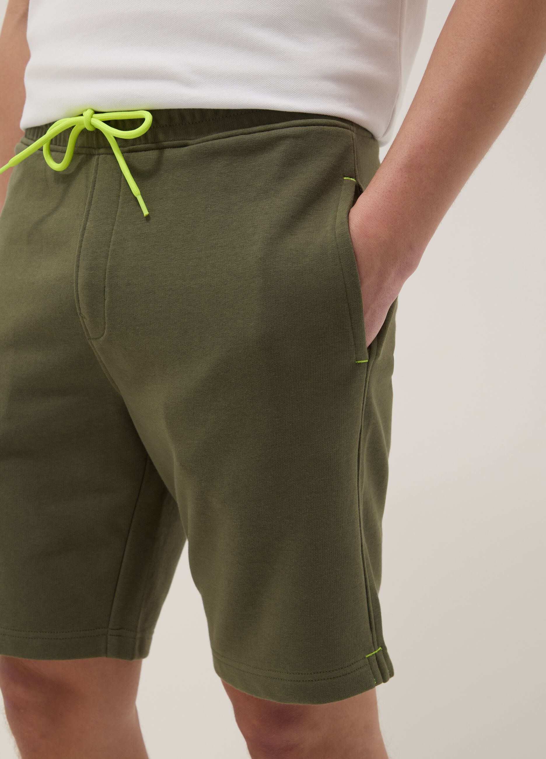 Green cotton-blend Bermuda shorts with elasticated waistband