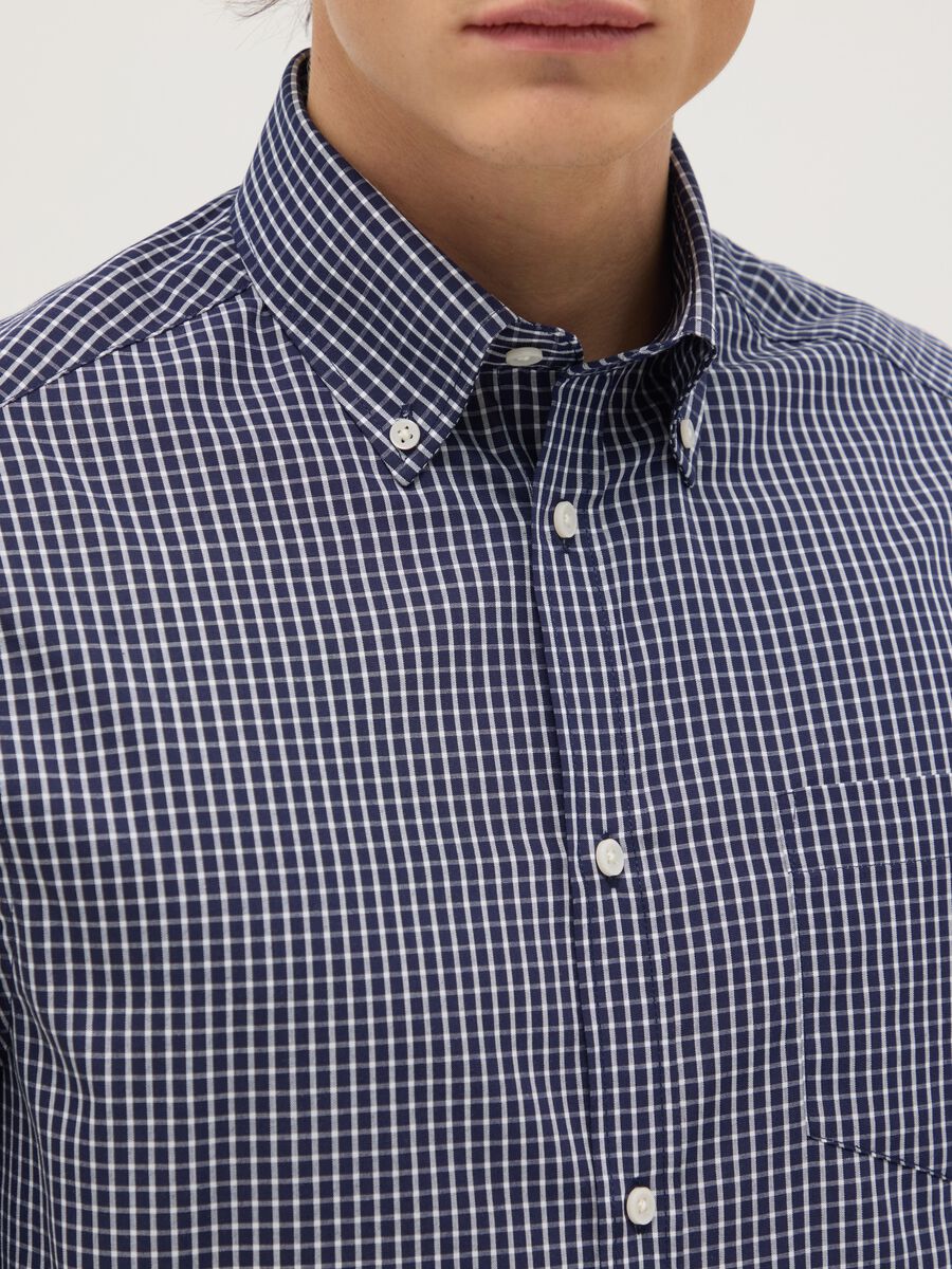 Blue cotton blend regular fit easy iron shirt_2