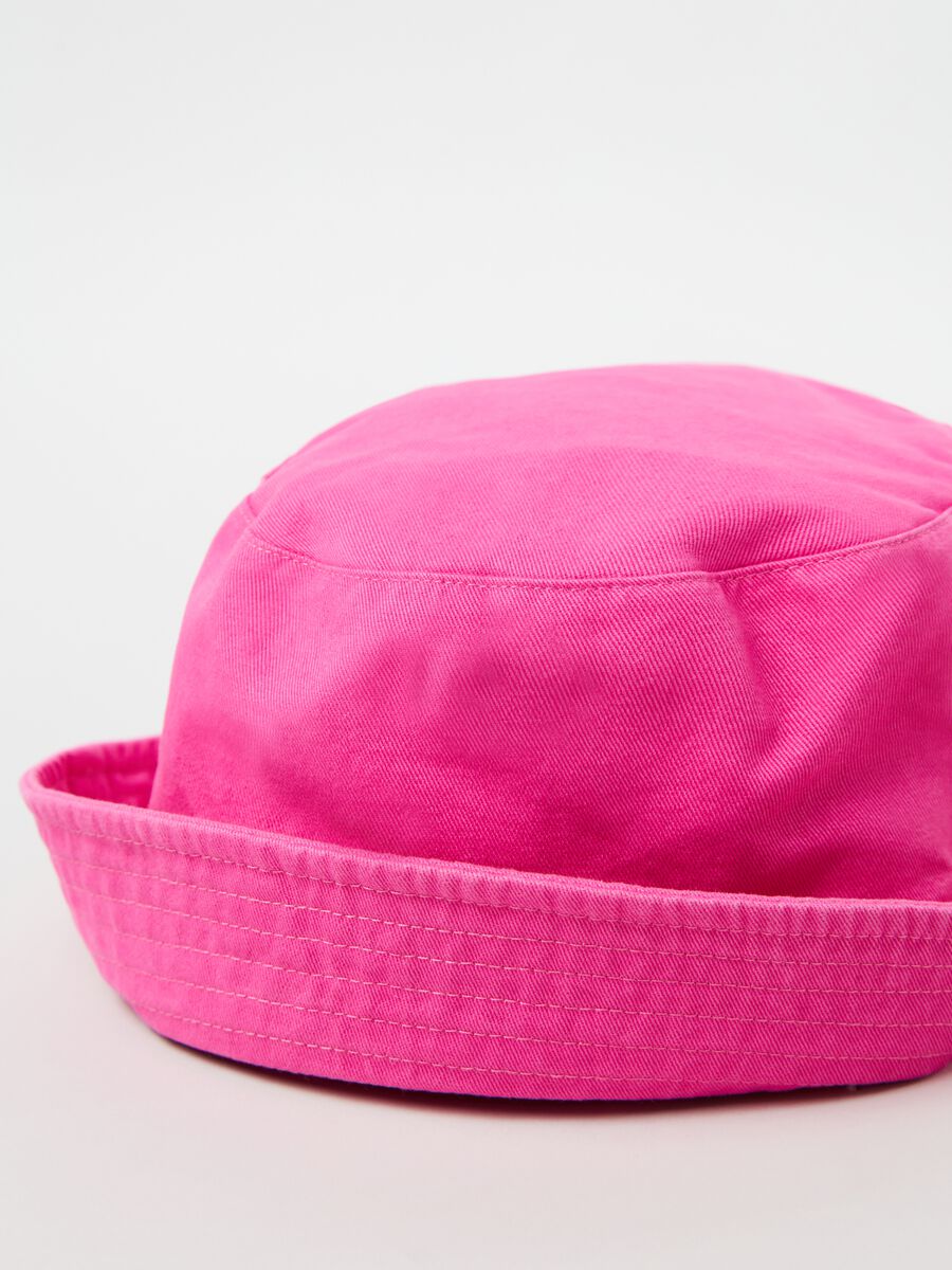 Cappello alla pescatora con ricamo logo_2