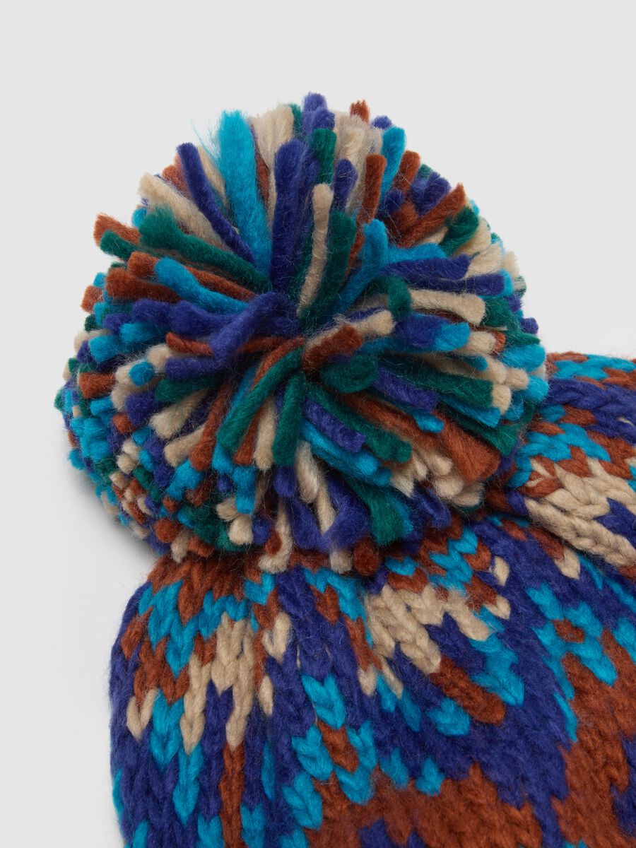 Cappello multicolor in jersey lavorato a maglia con pon pon_2