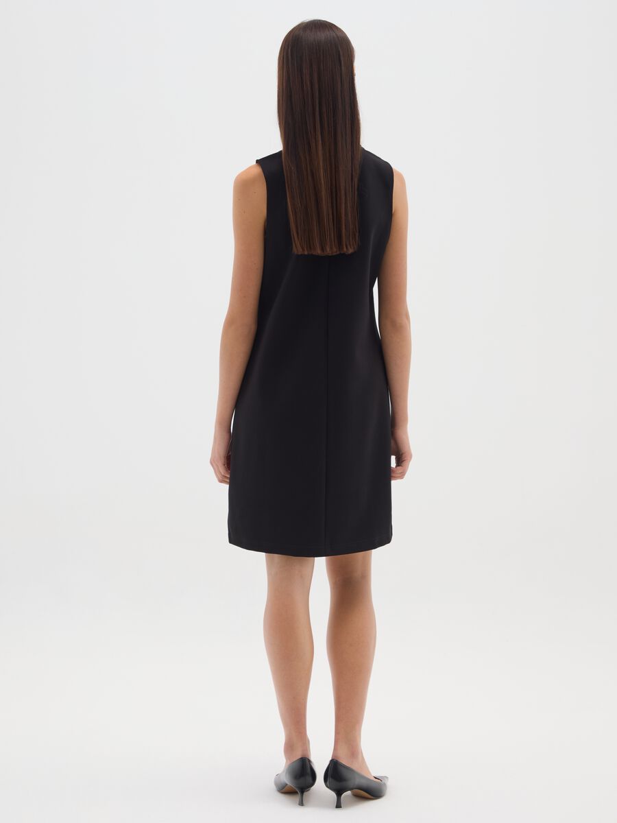 Sleeveless black fitted dress with embellished neckline_2