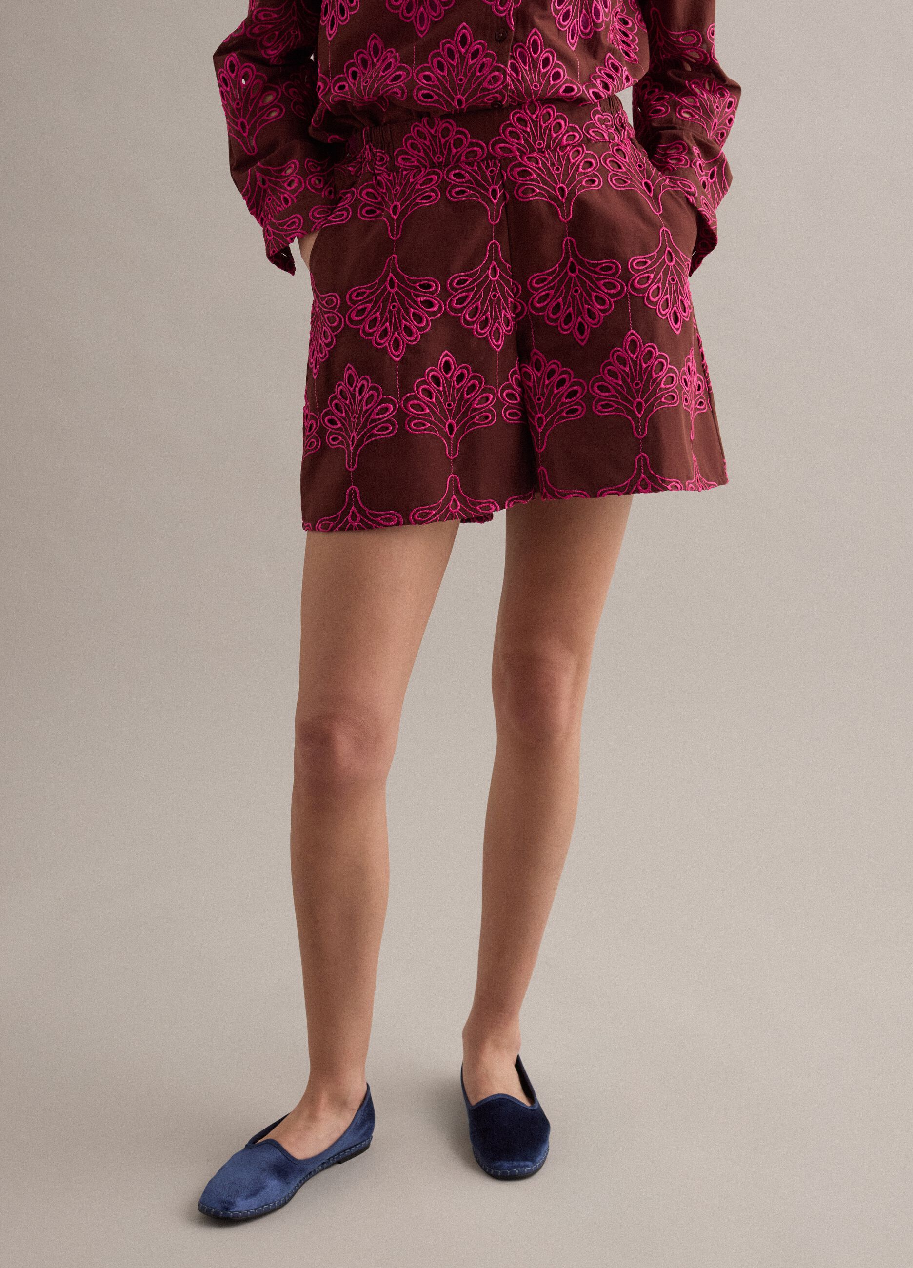 Multicolour pure cotton shorts with openwork embroidery, regular fit