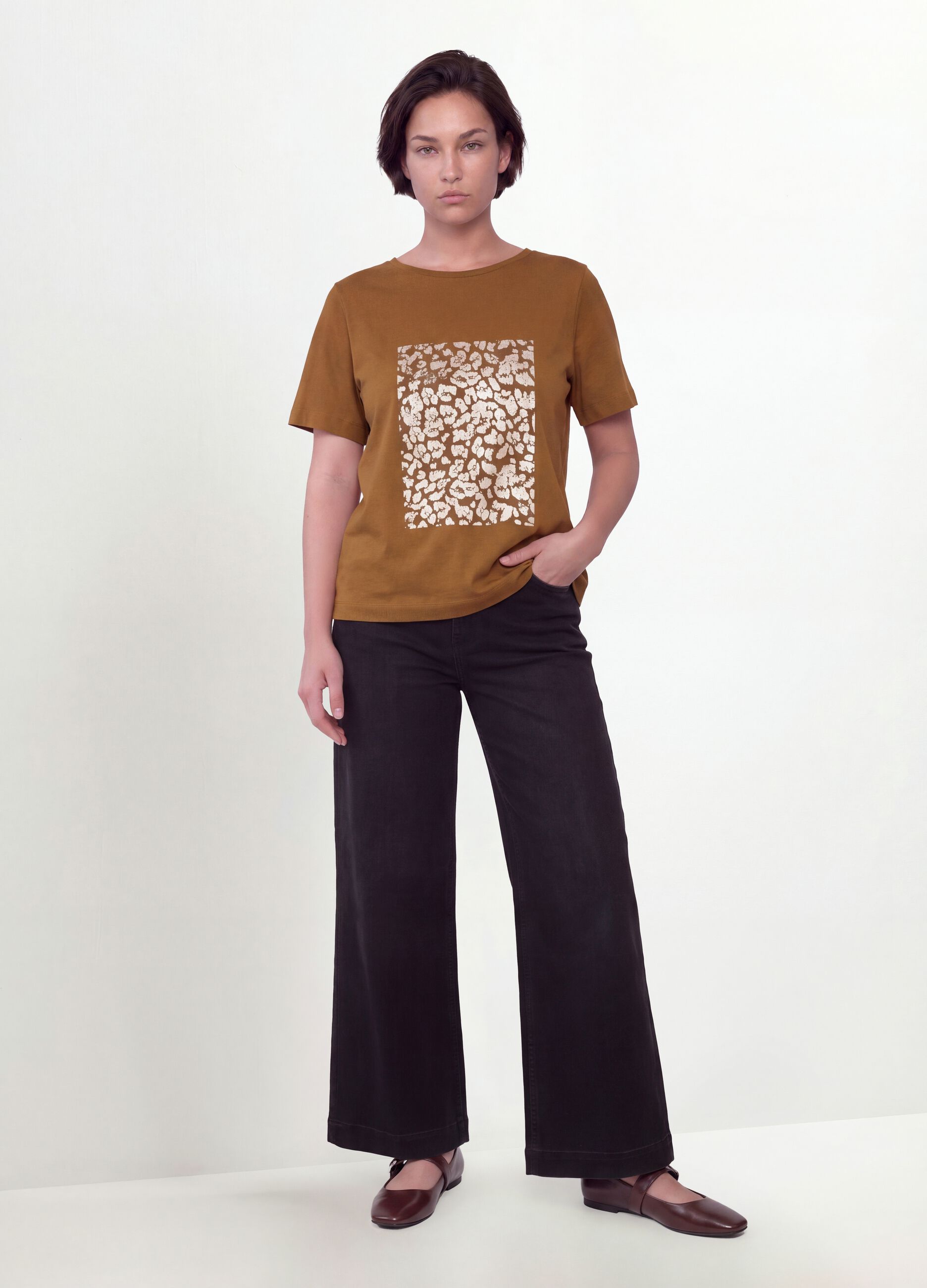 Brown pure cotton T-shirt with front print, regular fit