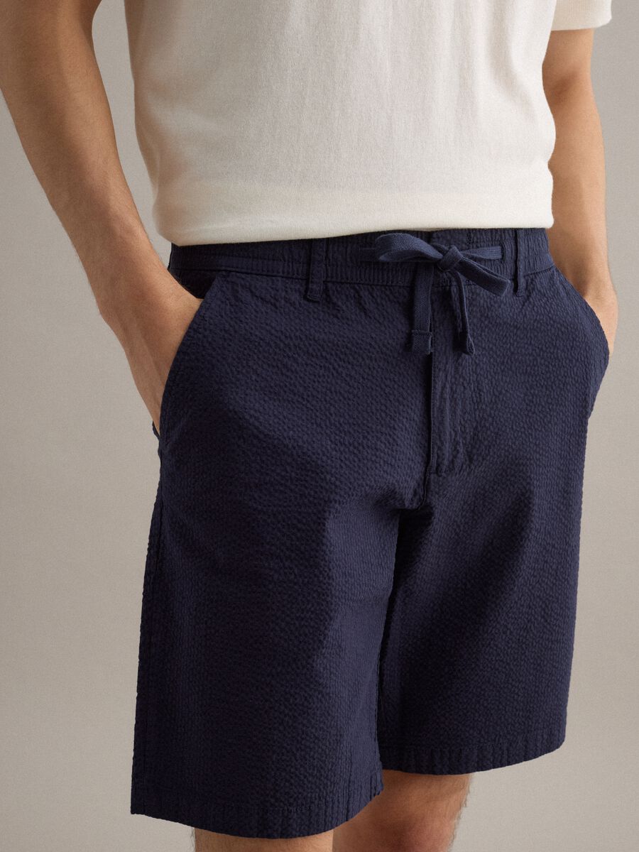 Blue stretch-cotton chino shorts, regular fit_3