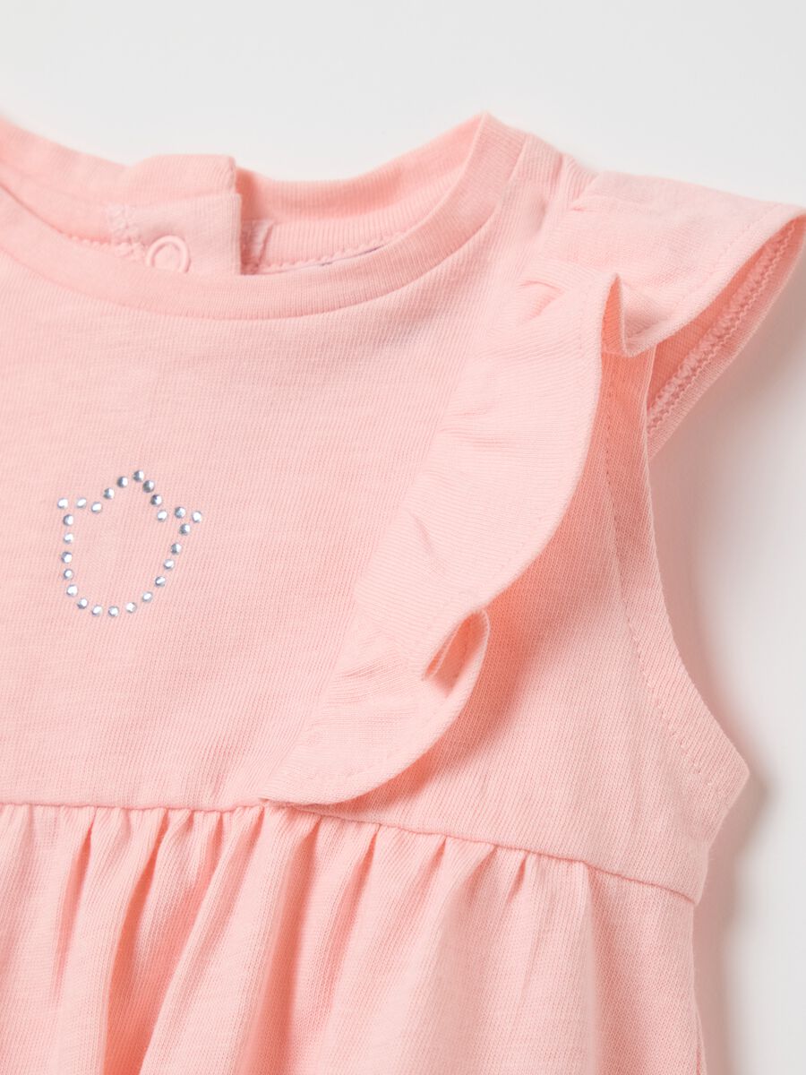 Pagliaccetto da neonata in puro cotone rosa con volant_3