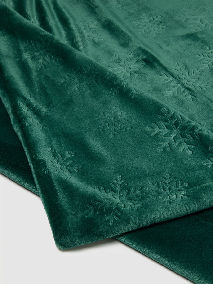 Green Blanket with Snowflake Pattern_1