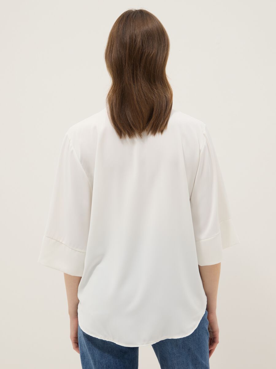 Camicia a maniche lunghe bianca regular fit con collo a fascia_2