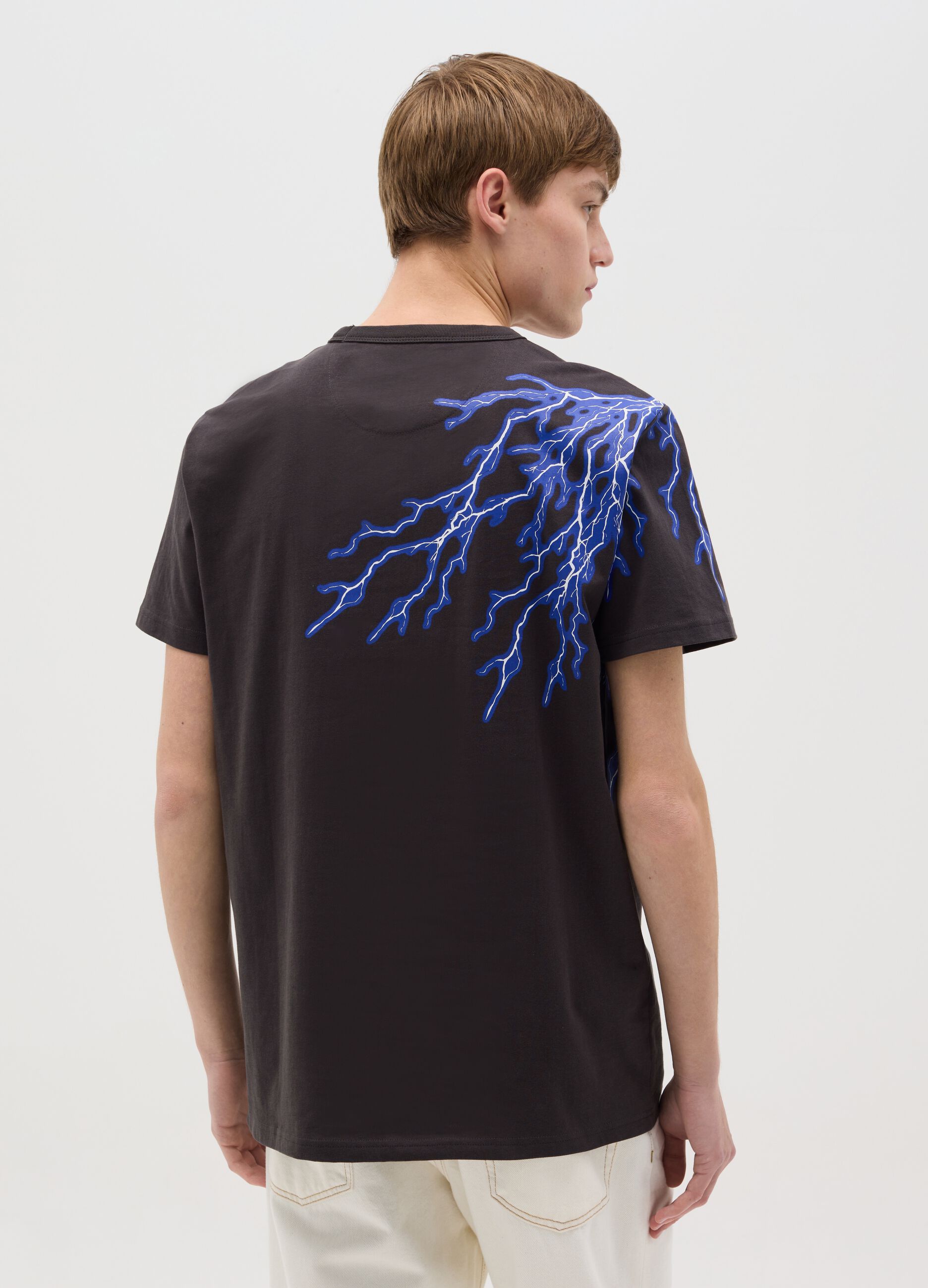 Black short-sleeved T-shirt with lightning graphic