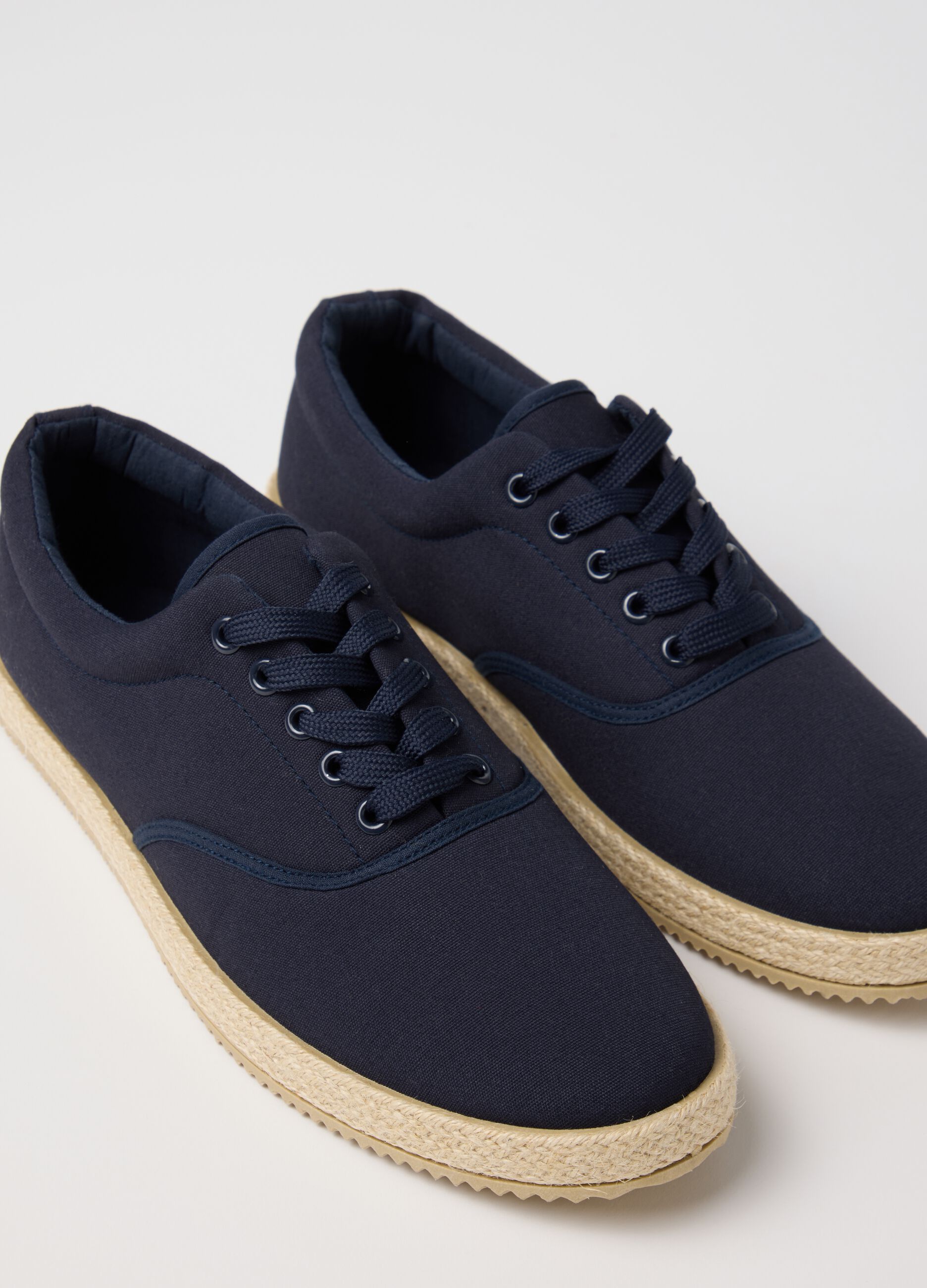 Blue sneakers with laces in cotton