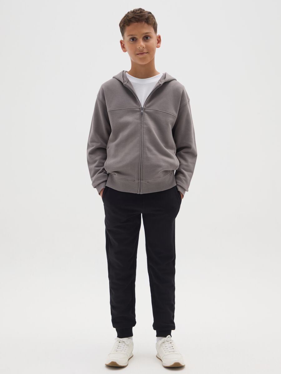 Pantaloni jogger da ragazzo in puro cotone nero regular fit_1