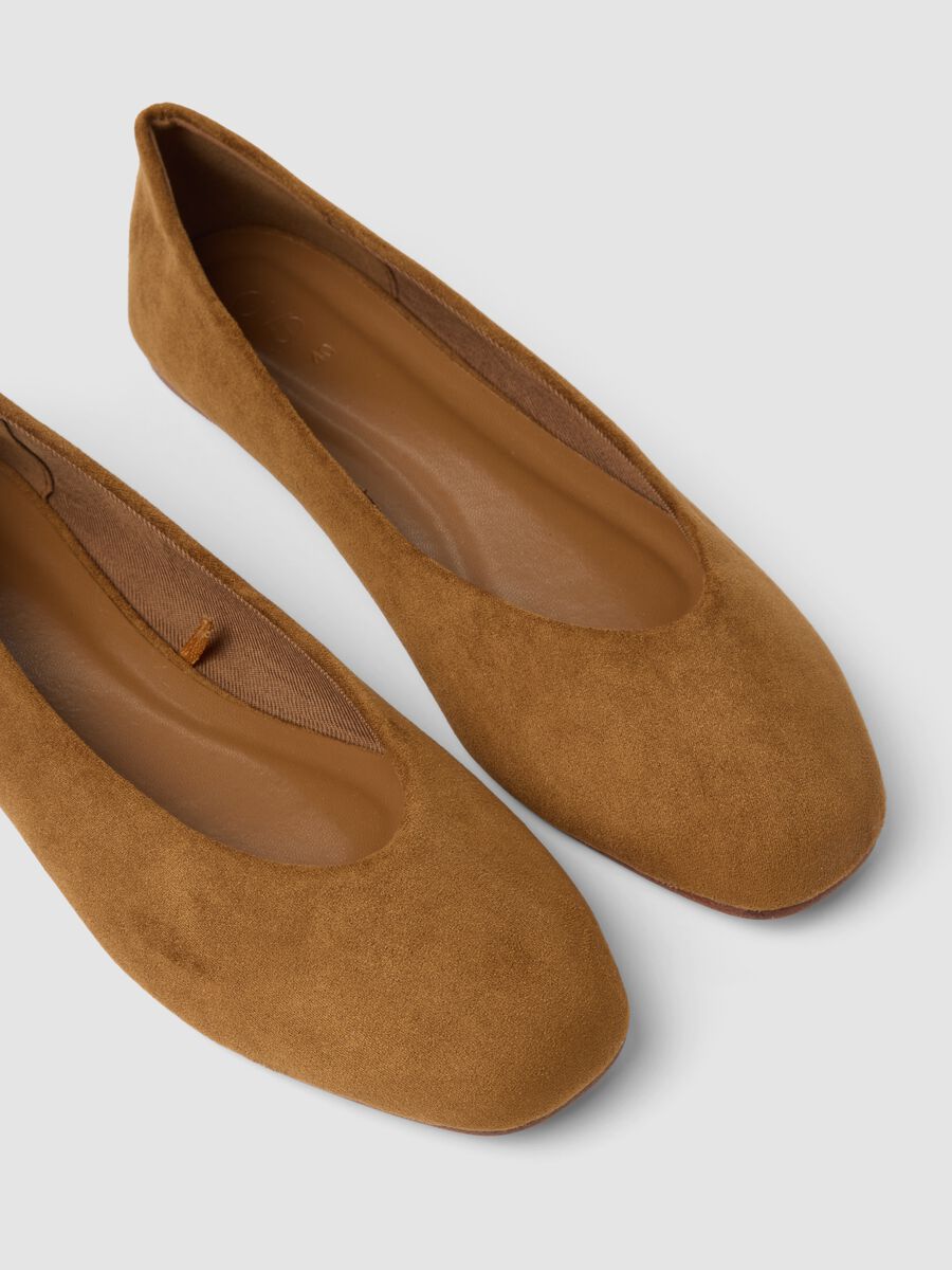 Classic brown ballet flats_1