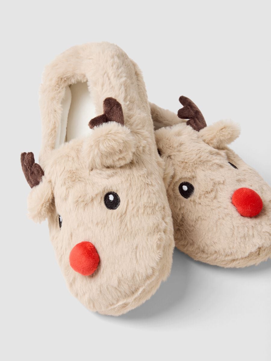 Pantofole marroni a forma di renna_2