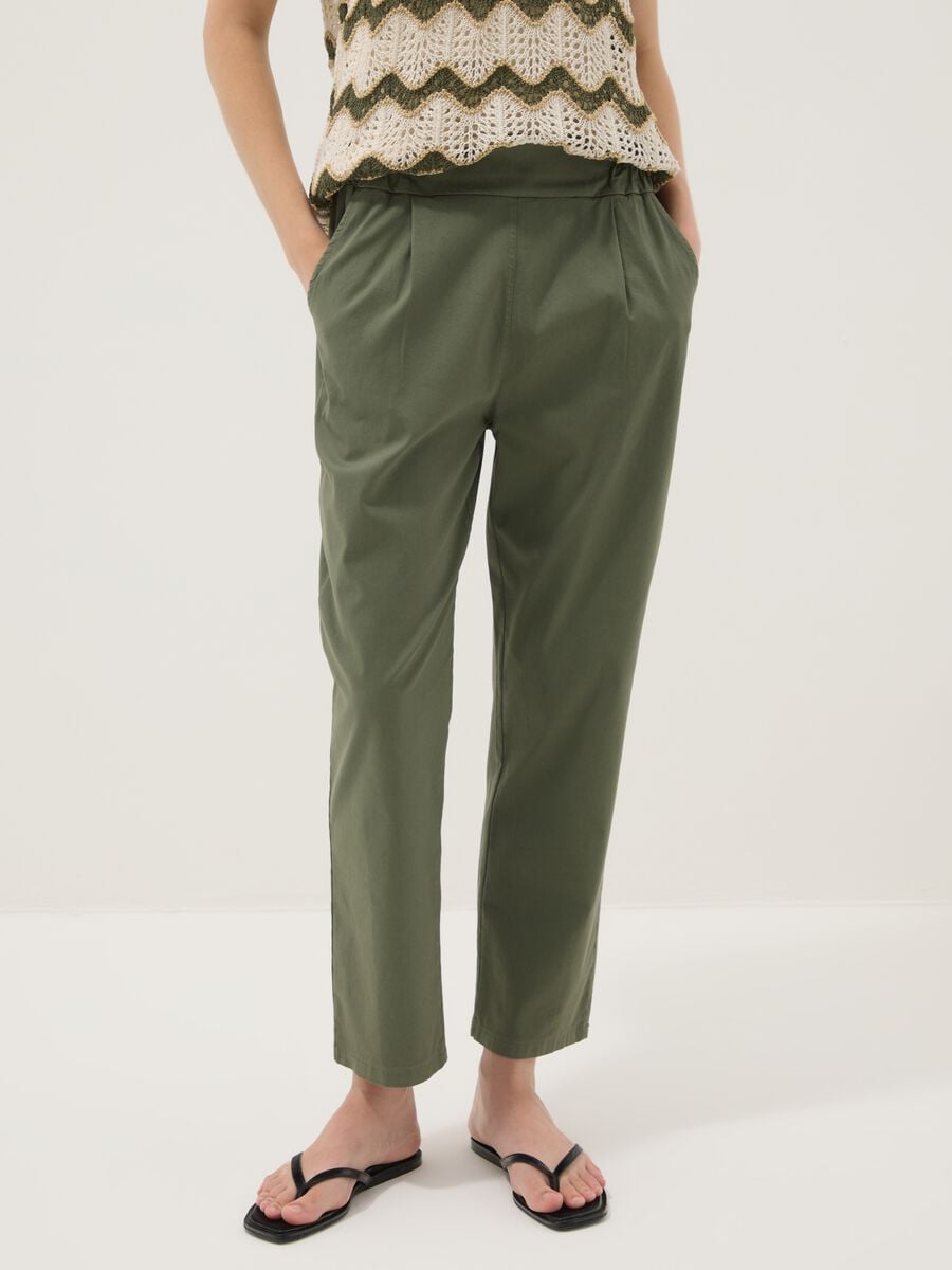 Pantaloni verdi in cotone elasticizzato_1
