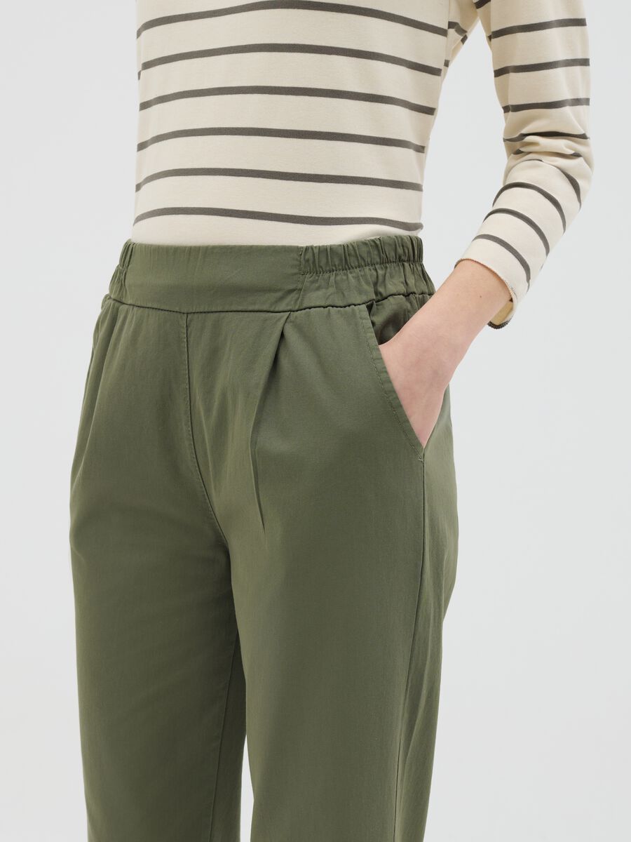 Green cigarette trousers with elastic waistband_2
