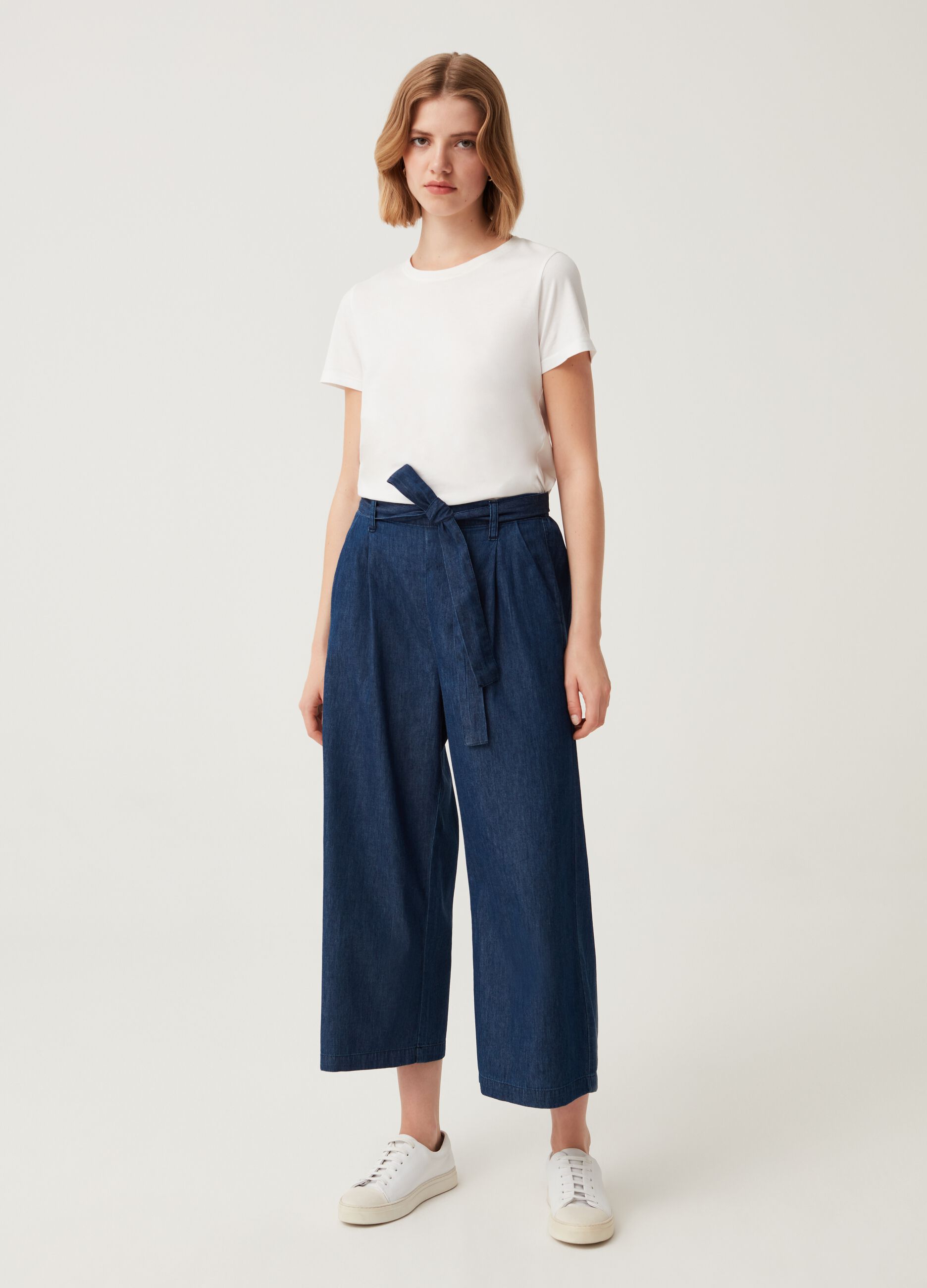 Jeans wide leg con cintura