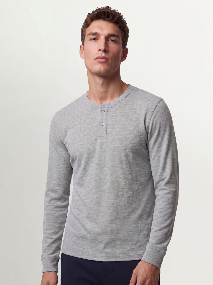 T-shirt grigia in misto viscosa a nido d'ape regular fit_0