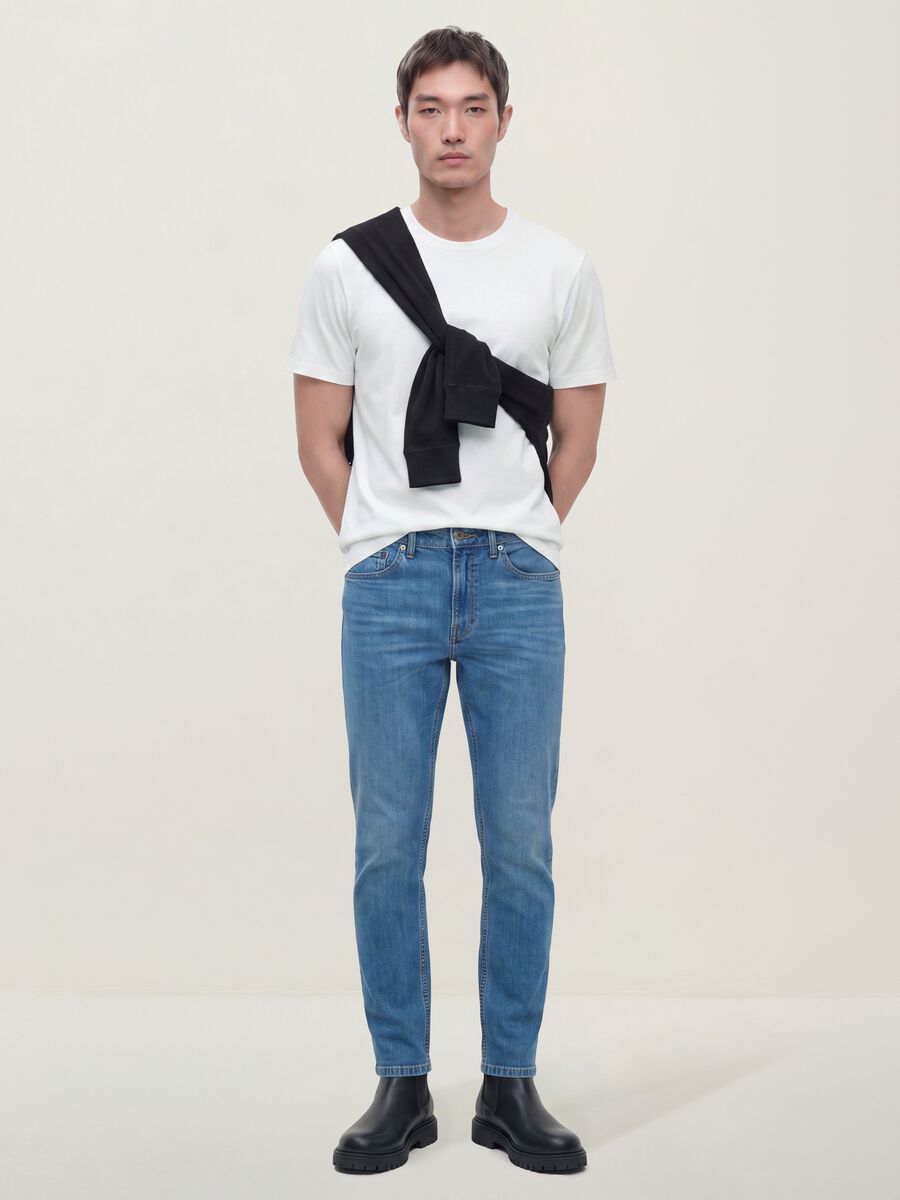 Jeans lavaggio chiaro in cotone elasticizzato slim fit_0