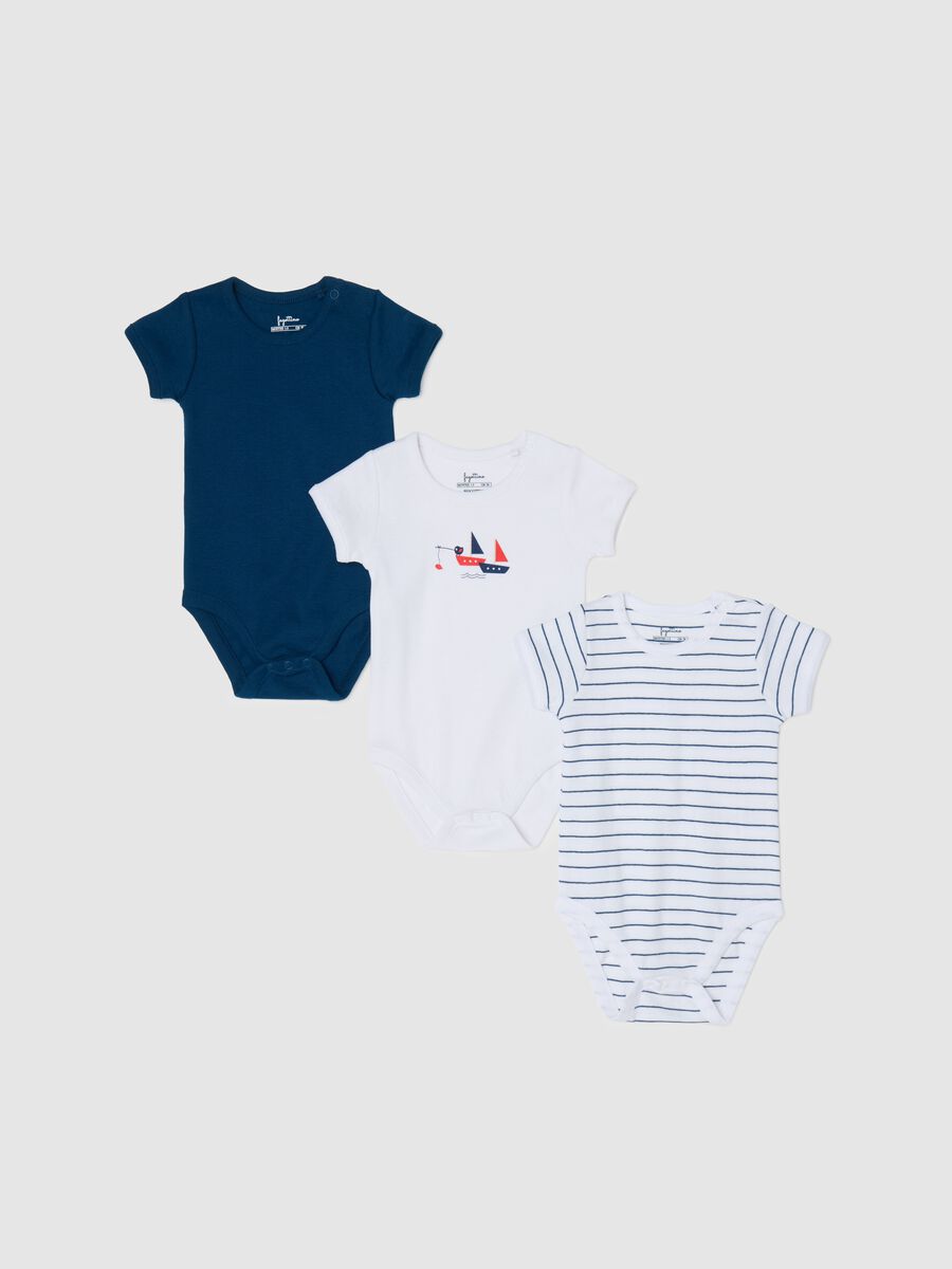 Three-pack short-sleeved bodysuits in organic cotton with print_0
