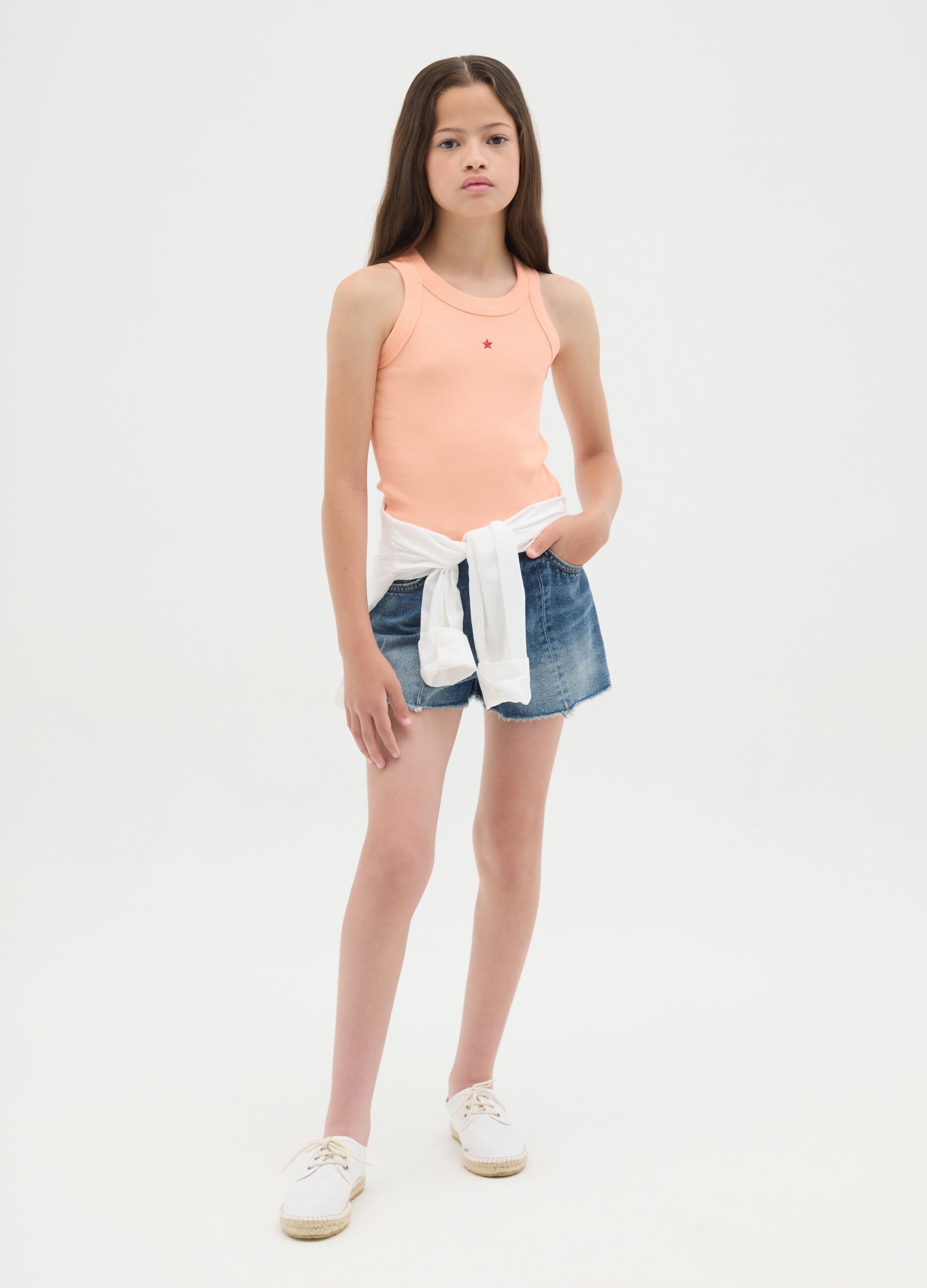 Girls' regular fit denim shorts with frayed hems