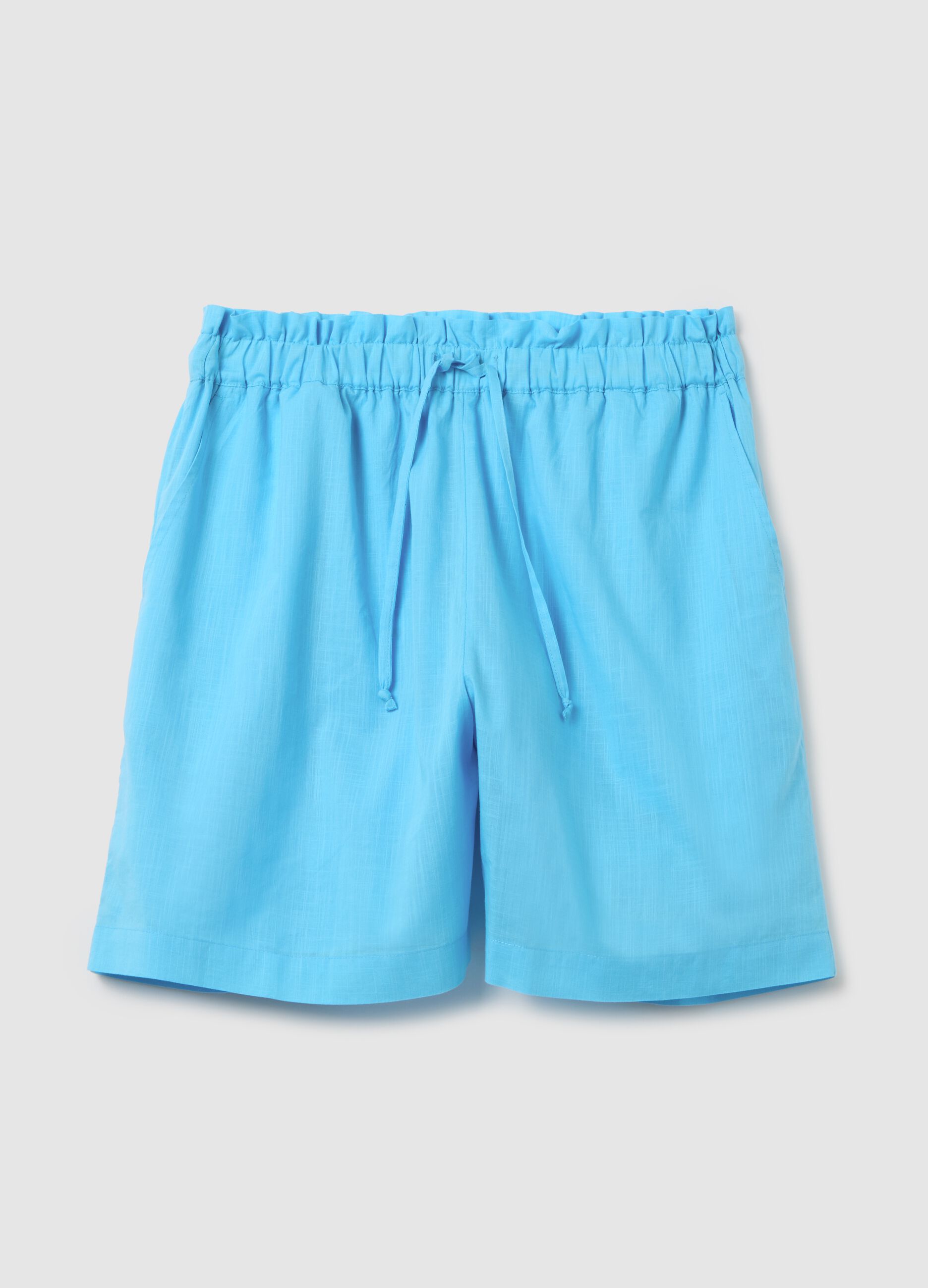 Women’s light blue shorts in 100% cotton with regular fit