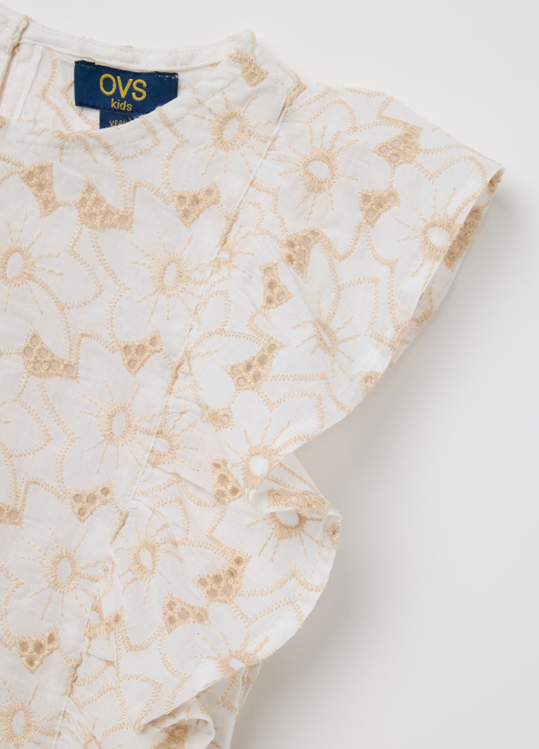 Sleeveless blouse in floral cotton