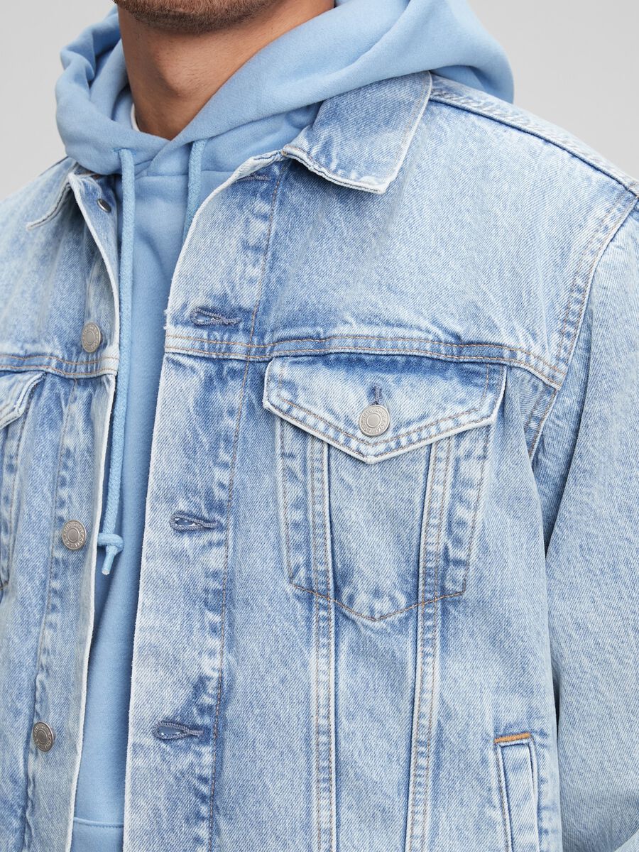 Giacca corta in denim acid wash_2