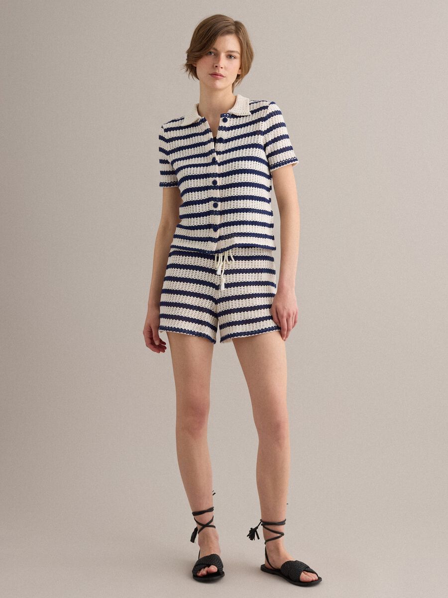Blue and white striped stretch cotton crochet shorts, regular fit_0