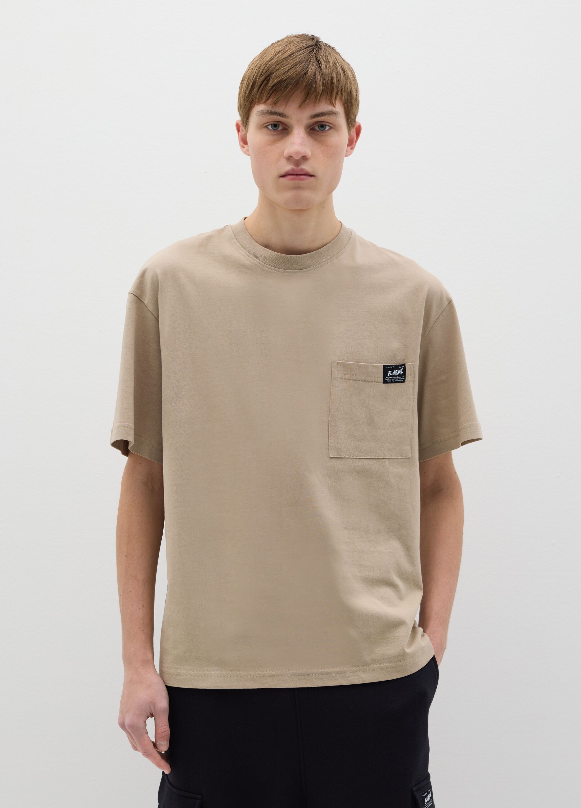 T-shirt in cotone con tasca